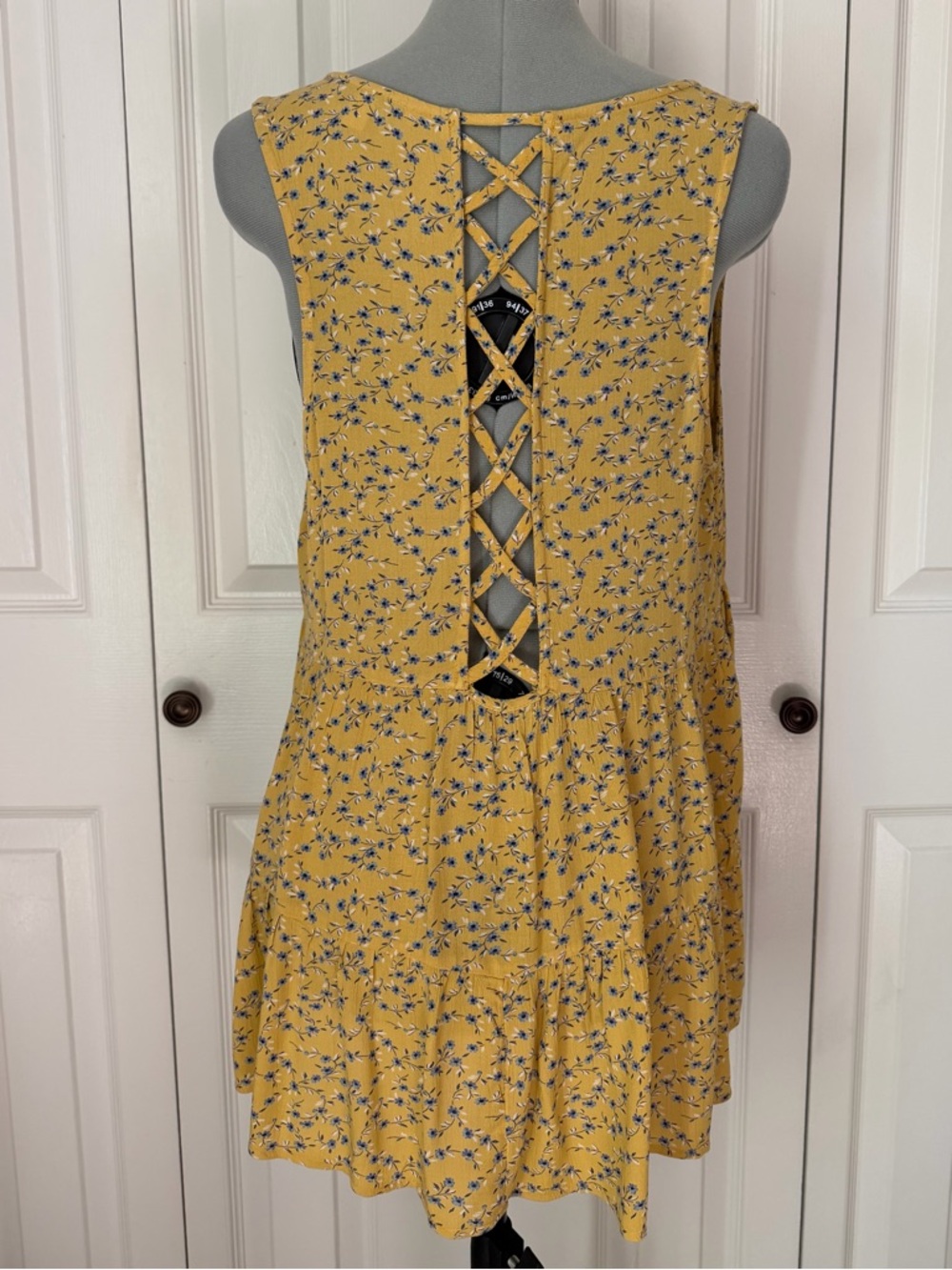 American Eagle Outfitters Yellow Floral Flowy Tunic Tank Top